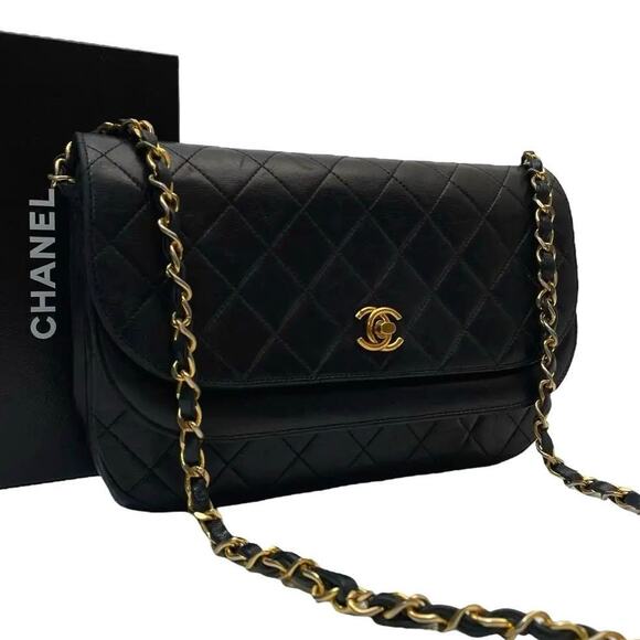 Authentic CHANEL Round Double Flap Quilted CC Logo Lambskin Chain Shoulder Bag - Picture 2 of 11